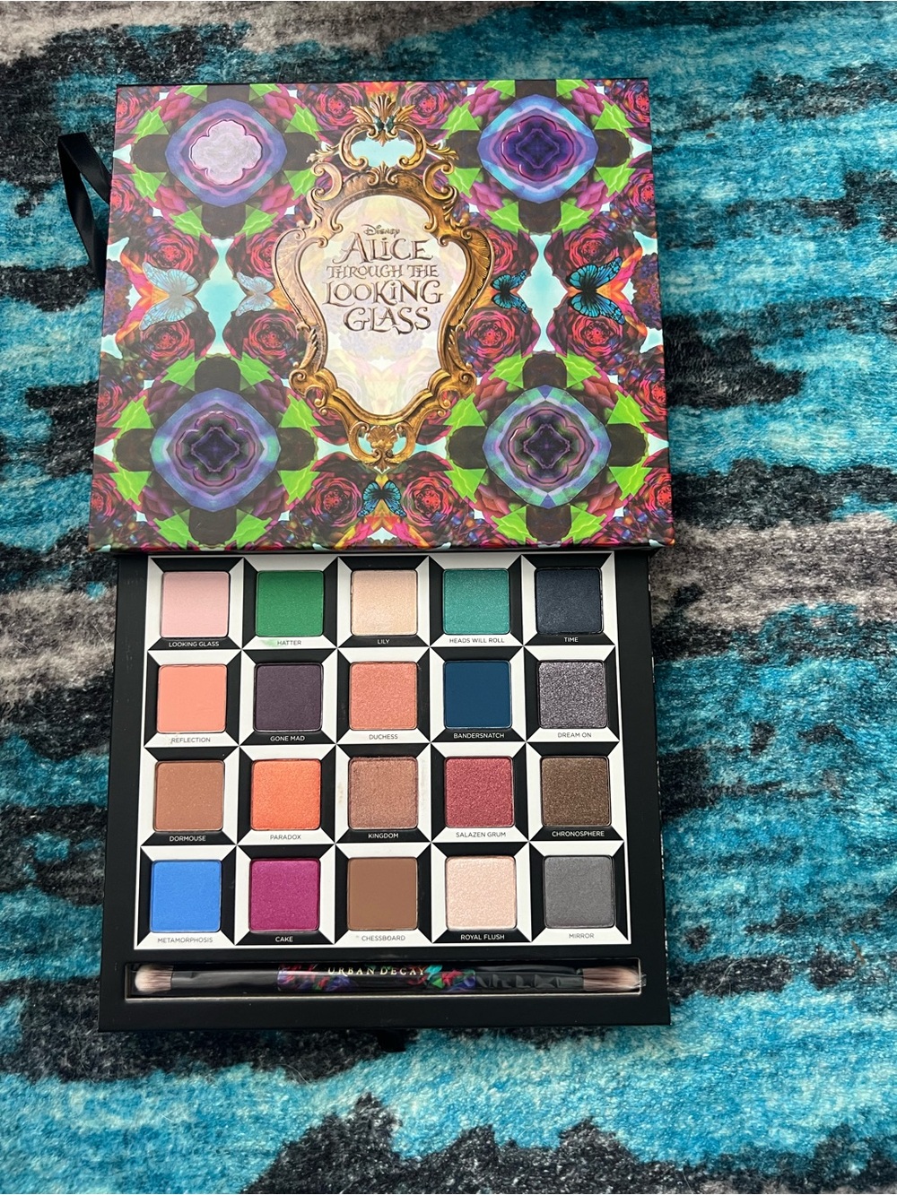 Disney Alice Through the Looking Glass x Urban Decay Eyeshadow Pallette